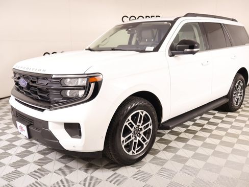 Used 2025 Ford Expedition Active AWD/4WD image 13