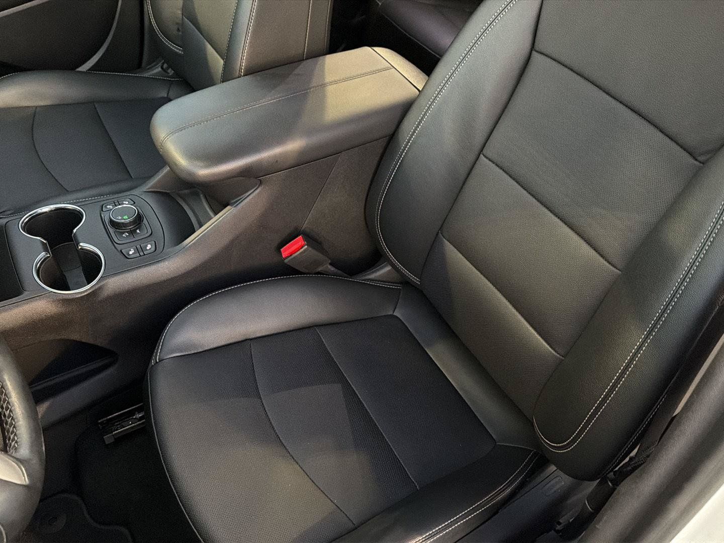Used 2023 GMC Terrain SLT FWD image 30