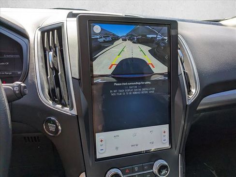 Used 2024 Ford Edge SE image 14