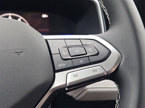 New 2025 Volkswagen Taos SE image 15