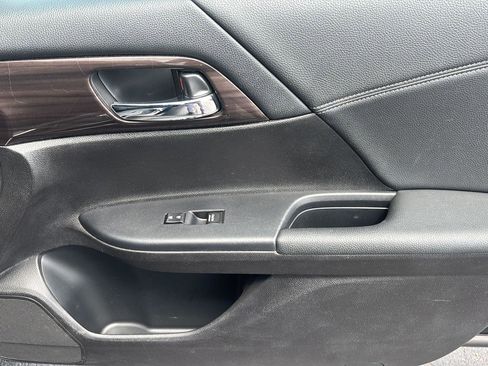 Used 2017 Honda Accord EX-L image 17
