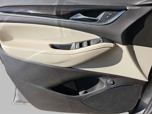 Used 2019 Buick Enclave Essence image 27