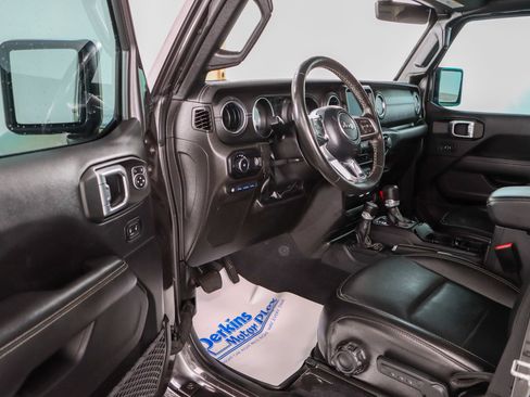 Used 2023 Jeep Wrangler Unlimited Sahara w/ Cold Weather Group AWD/4WD image 4