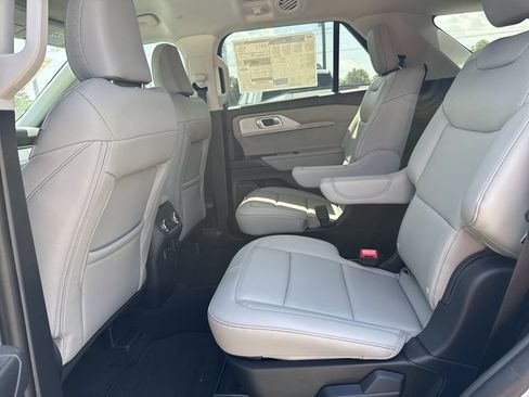 New 2026 Ford Explorer Active w/ Active Comfort Package RWD image 24