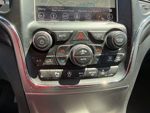 Used 2018 Jeep Grand Cherokee Altitude AWD/4WD image 19