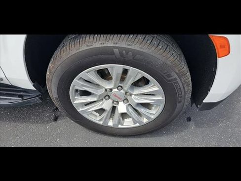 Used 2022 GMC Yukon XL Denali AWD/4WD image 9