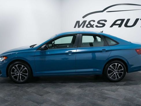 Used 2025 Volkswagen Jetta Sport FWD image 3