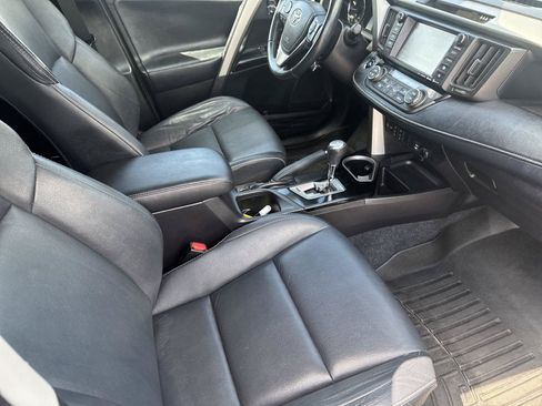 Used 2018 Toyota RAV4 Limited FWD image 29