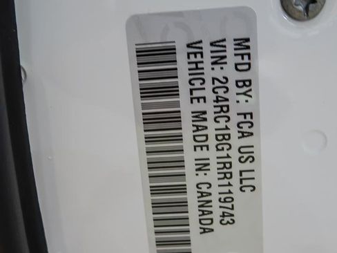 Used 2024 Chrysler Pacifica Touring-L image 34