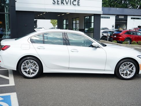 Used 2025 BMW 330i xDrive Sedan w/ Convenience Package image 3