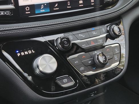 New 2026 Chrysler Pacifica Select FWD image 7