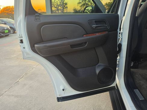 Used 2008 Chevrolet Tahoe LT w/ Convenience Package 1 RWD image 18