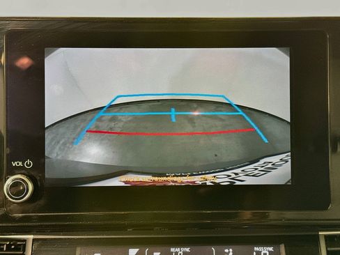 Certified 2025 Toyota Sienna LE FWD image 13