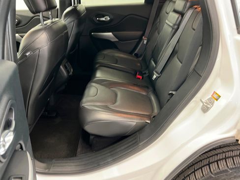 Used 2018 Jeep Cherokee Overland w/ Technology Group image 22