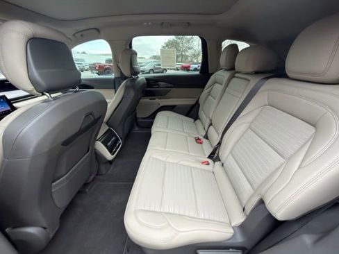 Used 2025 Lincoln Nautilus Reserve w/ Jet Appearance Package image 12