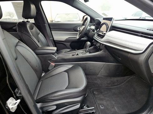 Used 2024 Jeep Compass Latitude image 19