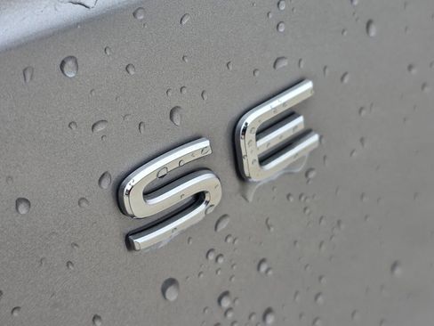 Used 2023 Volkswagen Atlas SE w/ Panoramic Sunroof Package image 7