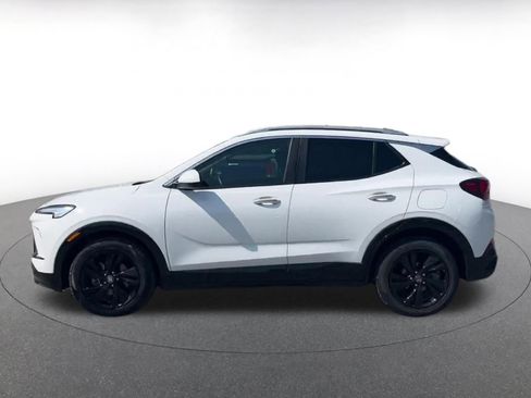 Used 2024 Buick Encore GX Sport Touring image 9