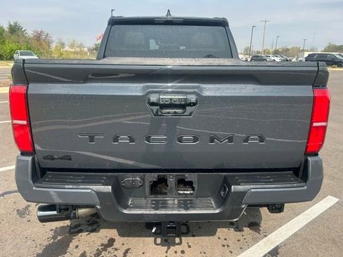 Used 2022 Toyota Tacoma SR image 8