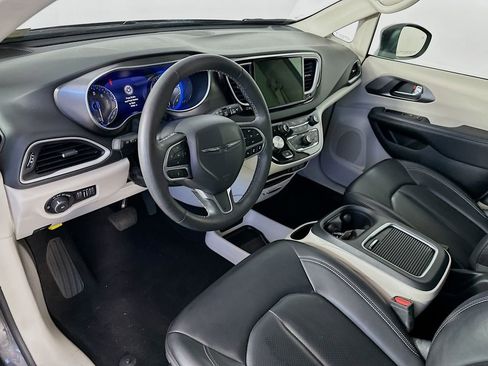 Used 2023 Chrysler Pacifica Touring-L FWD image 28
