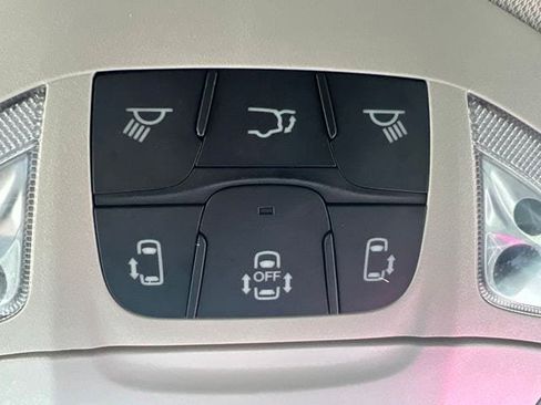 Certified 2024 Chrysler Pacifica Touring-L FWD image 30