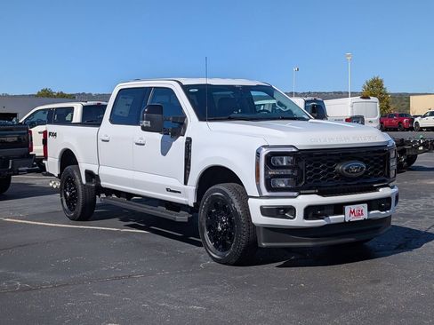 New 2026 Ford F250 Lariat w/ Black Appearance Package image 2