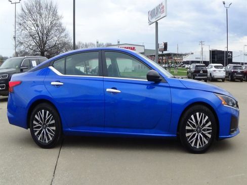 Used 2025 Nissan Altima 2.5 SV image 5