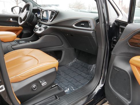 Used 2022 Chrysler Pacifica Pinnacle image 21