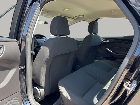 Used 2018 Ford Focus SE w/ SE Appearance Package image 10