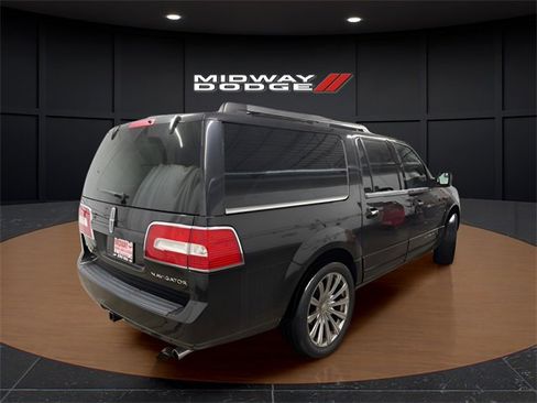 Used 2014 Lincoln Navigator L 4WD image 4