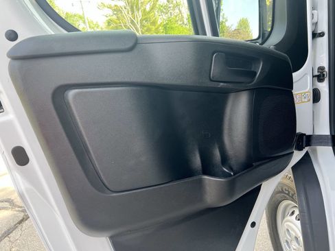 Used 2025 RAM ProMaster 2500 w/ Convenience Group image 21
