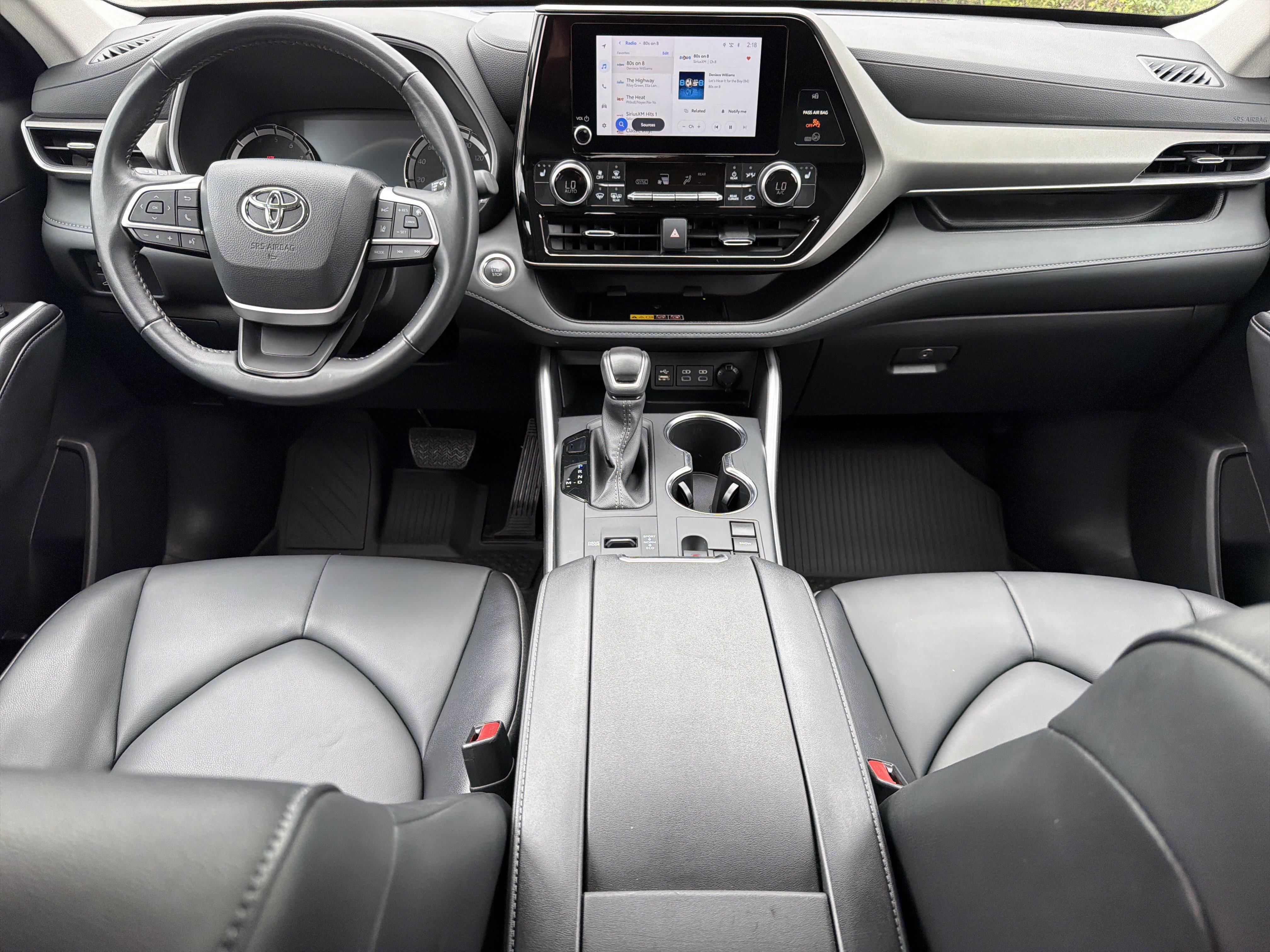Certified 2025 Toyota Highlander XLE FWD image 4