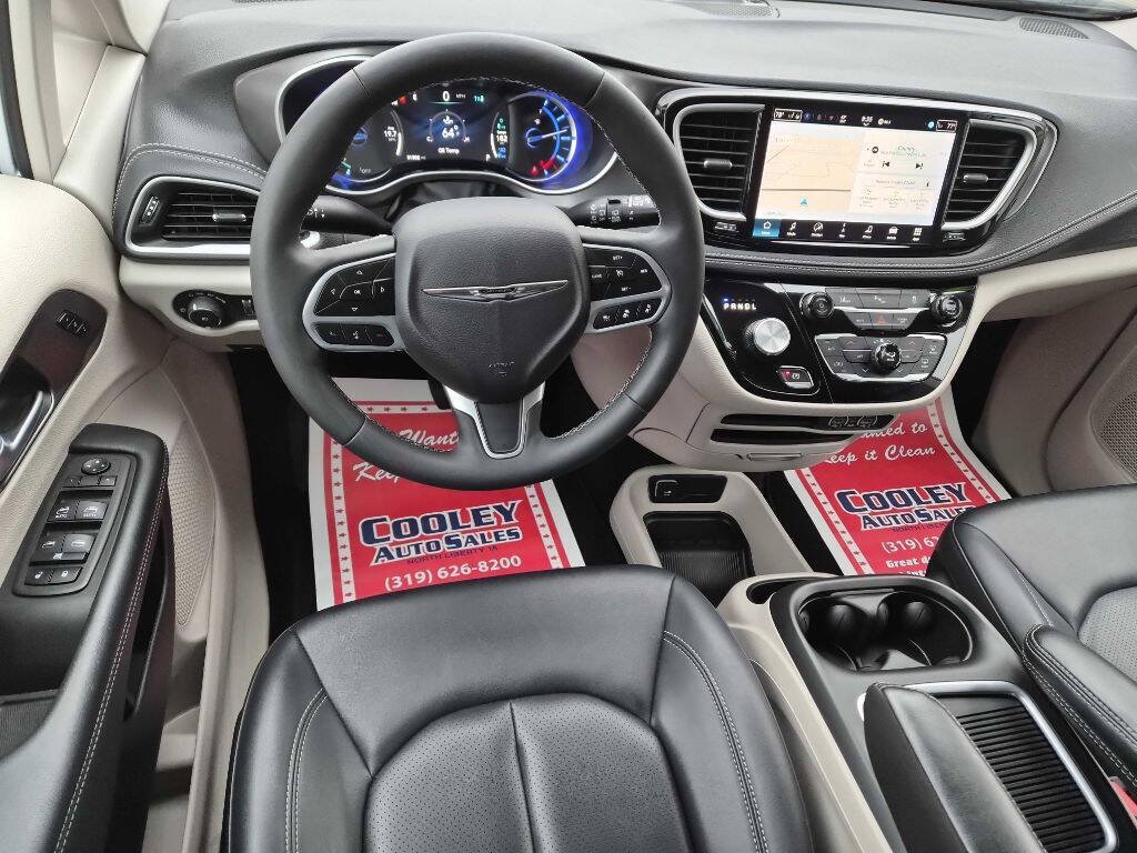 Used 2024 Chrysler Pacifica Limited FWD image 11