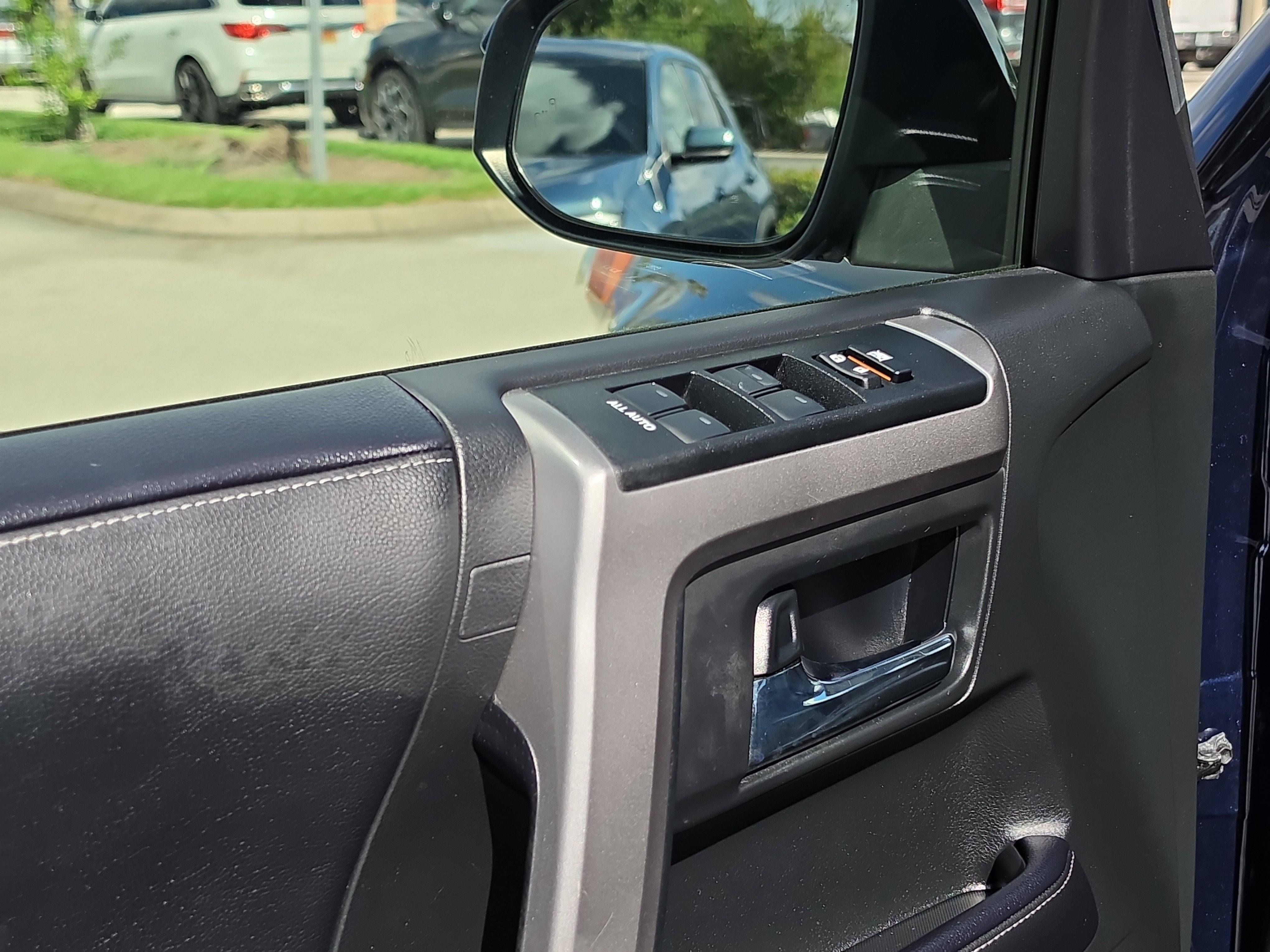 Used 2023 Toyota 4Runner SR5 Premium w/ Moonroof Package RWD image 17