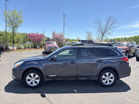 Used 2011 Subaru Outback 2.5i Limited w/ PWR Moonroof Pkg AWD/4WD image 9