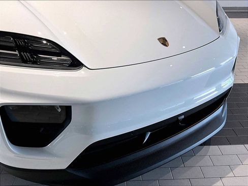 Used 2025 Porsche Macan 4 Electric image 31