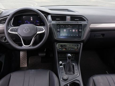 Certified 2022 Volkswagen Tiguan SE w/ Panoramic Sunroof Package image 14