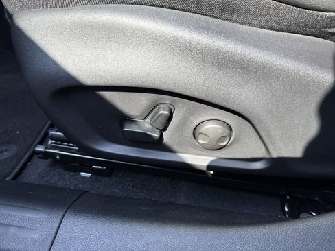 New 2025 Jeep Compass Limited w/ Sun & Sound Group image 11