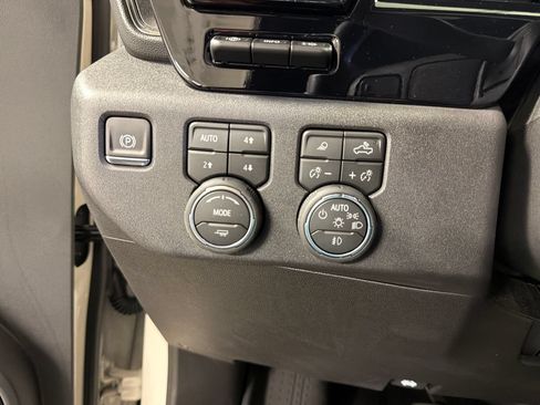 Used 2026 Chevrolet Silverado 2500 ZR2 AWD/4WD image 32