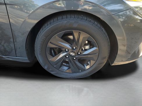 Used 2021 Hyundai Elantra SEL image 6