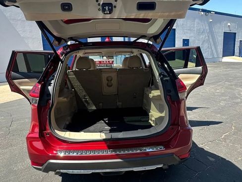 Used 2018 Nissan Rogue SV FWD image 13