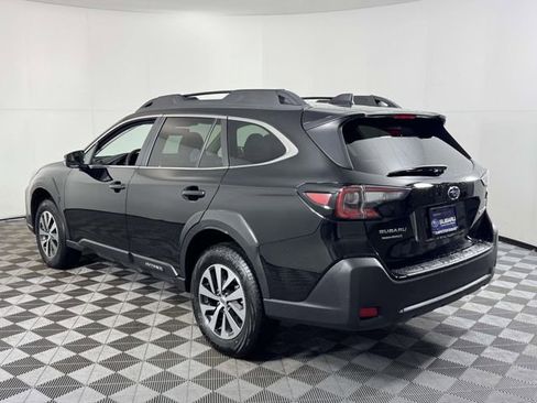 Used 2025 Subaru Outback Premium image 8