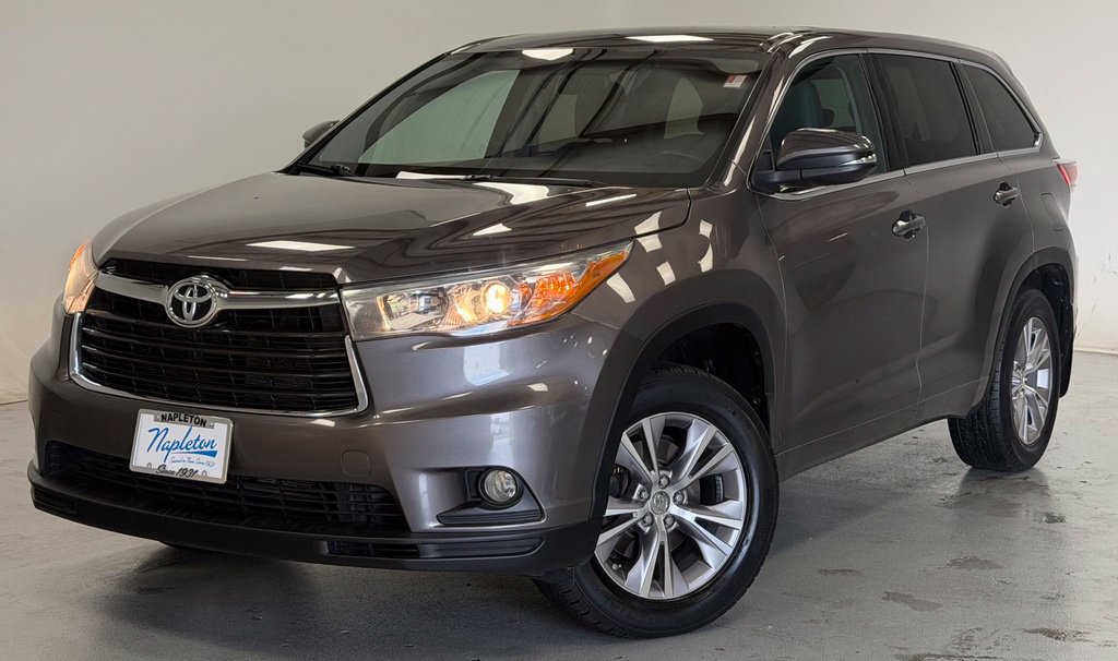 Used 2015 Toyota Highlander LE AWD/4WD image 1