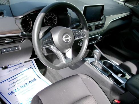 Used 2024 Nissan Altima 2.5 SV image 12
