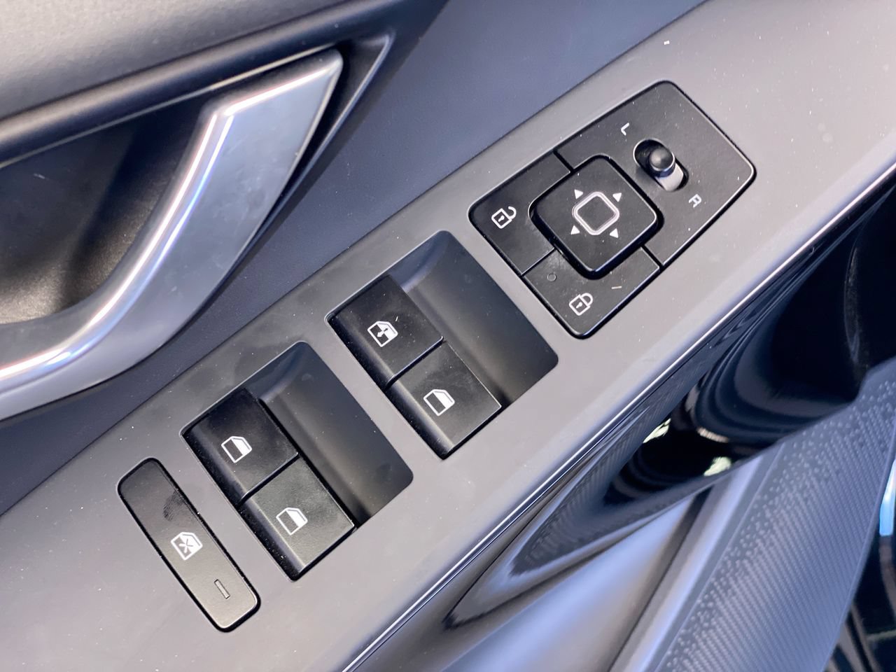 Certified 2024 Kia Niro Wind FWD image 18