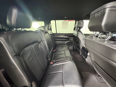 Used 2023 Jeep Wagoneer L Series II RWD image 44
