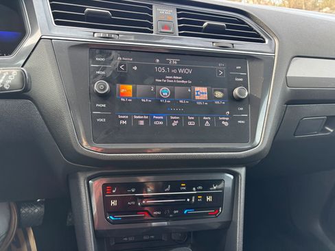 Used 2022 Volkswagen Tiguan SE image 29