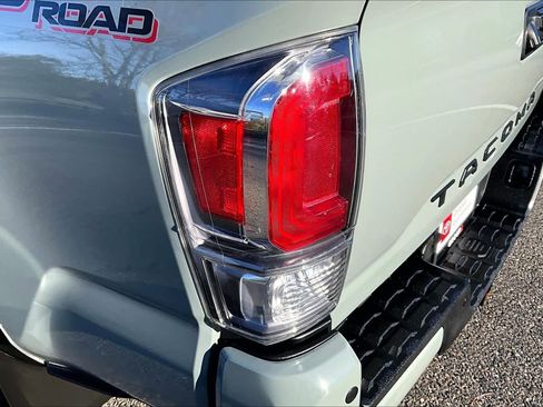 Certified 2022 Toyota Tacoma TRD Off-Road image 28