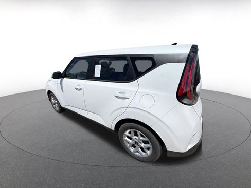 Used 2025 Kia Soul LX w/ LX Technology Package FWD image 4