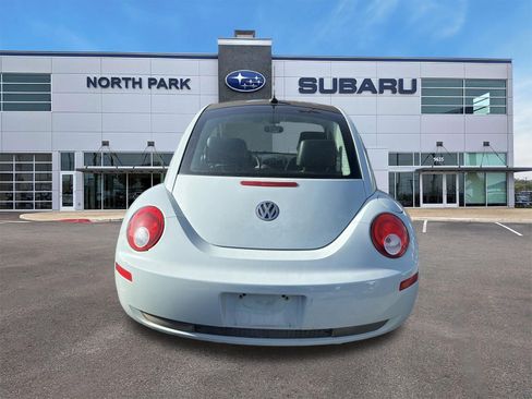 Used 2010 Volkswagen Beetle Coupe FWD image 4